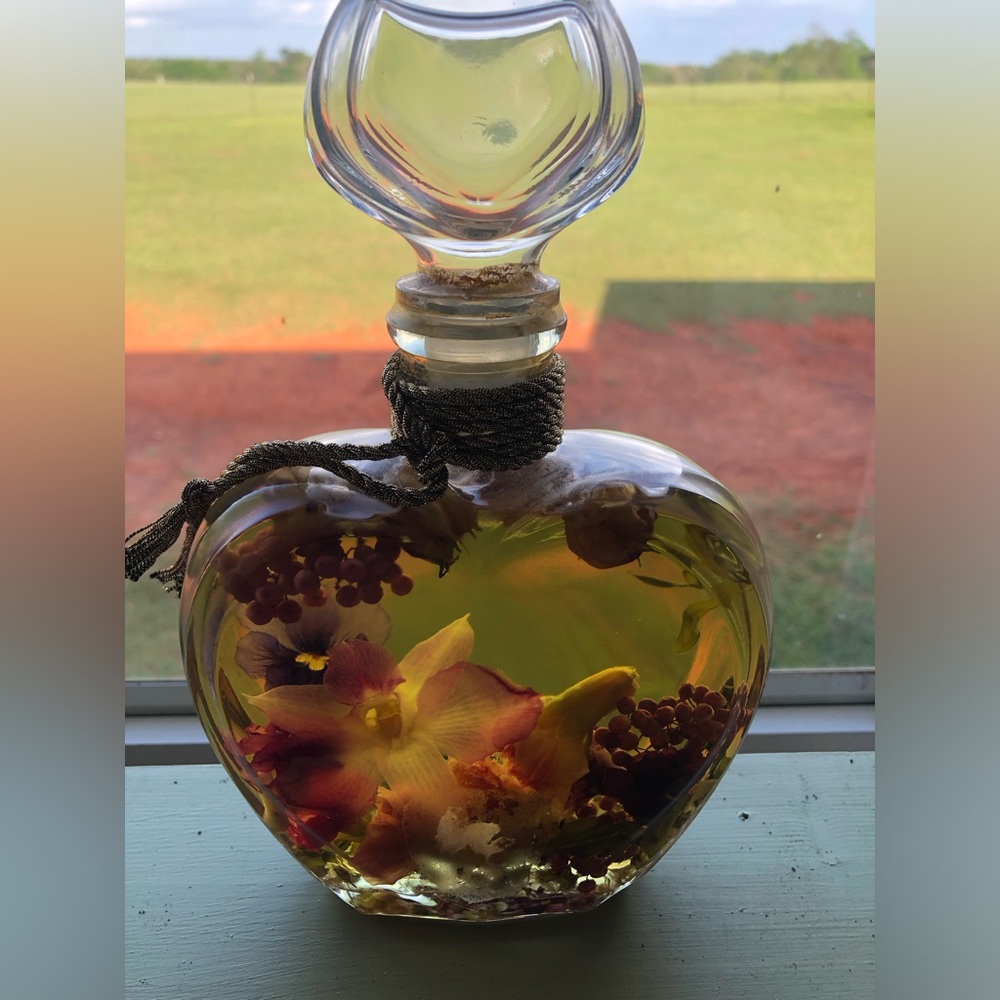 RB Perfumed Bath Oil Rose Brier Glass Bottle FULL, Roses Flowers Berrys Full Sz